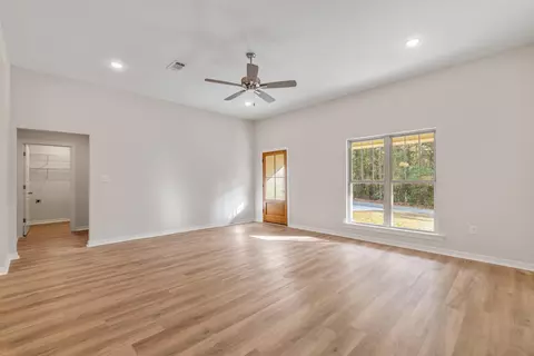 Living - 4 Front Ave, Sumrall, MS 39482 photo 3 of 3