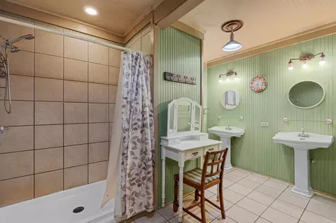 Bath - 207 Manar, Purvis, MS 39475 photo 1 of 4