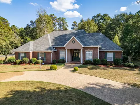 57 St Annes Dr, Hattiesburg, MS 39401