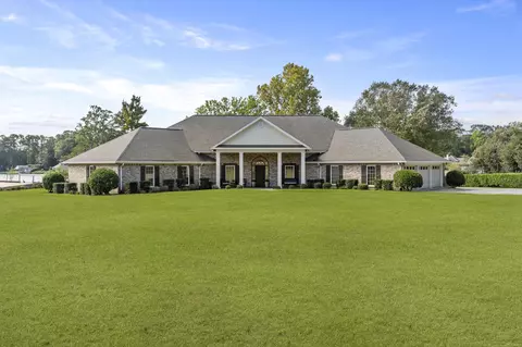 68 Canebrake Blvd, Hattiesburg, MS 39402