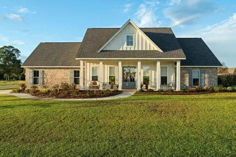 23 Steerforth Dr, Hattiesburg, MS 39402
