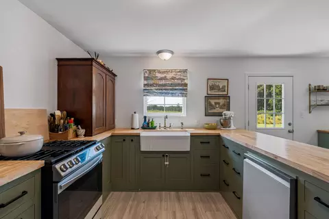 Kitchen - 826 Three Notch Rd, Collins, MS 39428 photo 3 of 3