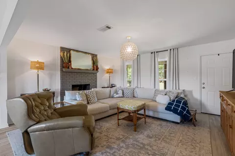 Living - 826 Three Notch Rd, Collins, MS 39428 photo 1 of 3