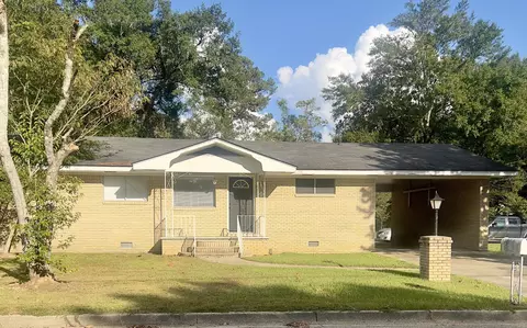 900 Meadowood Rd, Columbia, MS 39429