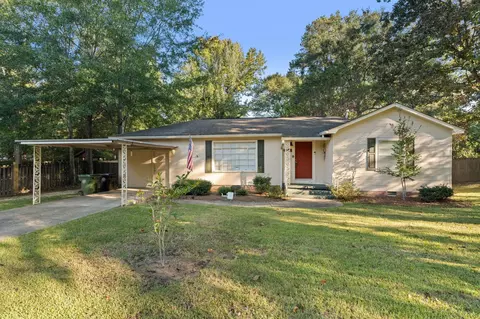 1917 Brooklane Dr, Hattiesburg, MS 39401