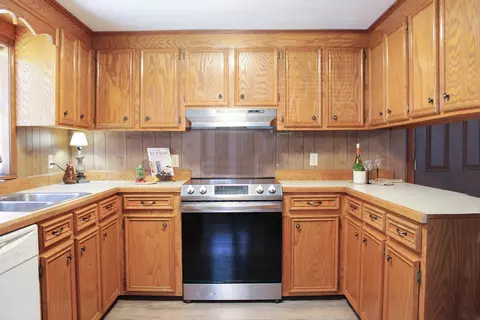 Kitchen - 76 Hinton Loop, Petal, MS 39465 photo 1 of 2
