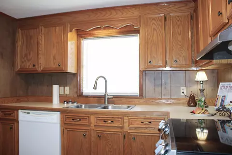 Kitchen - 76 Hinton Loop, Petal, MS 39465 photo 2 of 2