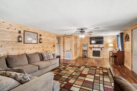 Living - 139 E Wilkerson Ferry Rd, Lucedale, MS 39452 photo 3 of 3