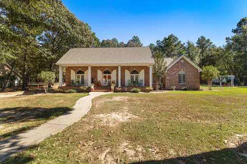 40 Wandering Oaks Ln, Hattiesburg, MS 39401