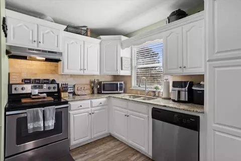 Kitchen - 64 Logaras Cir, Purvis, MS 39475 photo 3 of 3