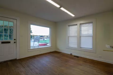 Living - 1616 W 3rd St, Laurel, MS 39440 photo 1 of 1