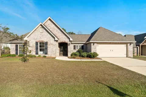 65 W Cadbury Ln, Hattiesburg, MS 39402