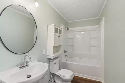 Bath - 224 Buckley Rd, Laurel, MS 39443 photo 1 of 2