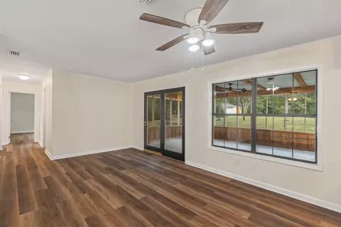 Living - 224 Buckley Rd, Laurel, MS 39443 photo 4 of 5