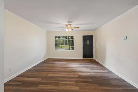 Living - 224 Buckley Rd, Laurel, MS 39443 photo 3 of 5