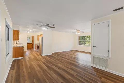 Living - 224 Buckley Rd, Laurel, MS 39443 photo 5 of 5