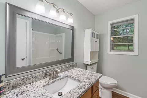 Bath - 224 Buckley Rd, Laurel, MS 39443 photo 2 of 2