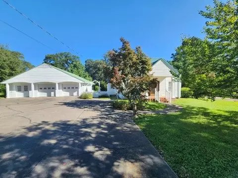 1220 W 6th St, Prentiss, MS 39474