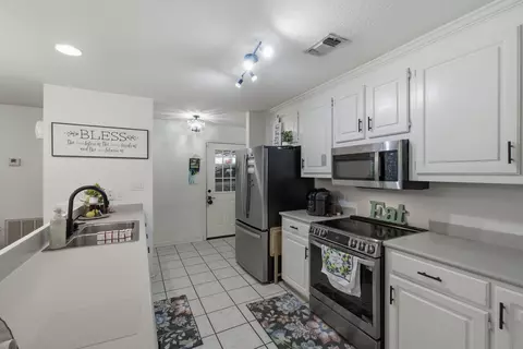 Kitchen - 30 Ferncrest Loop, Petal, MS 39465 photo 2 of 5