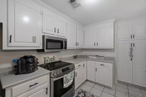 Kitchen - 30 Ferncrest Loop, Petal, MS 39465 photo 4 of 5