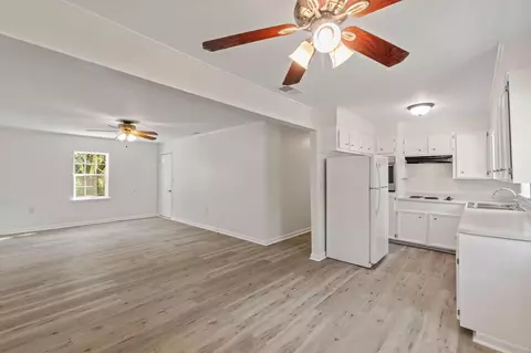 Living - 58 Dickens Ln, Sumrall, MS 39482 photo 4 of 4