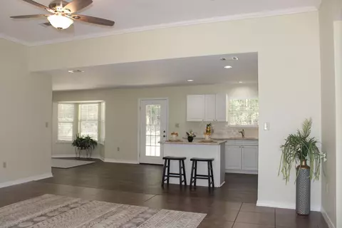 Living - 12 Southdown Rd, Sumrall, MS 39482 photo 4 of 4