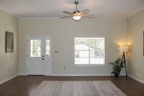 Living - 12 Southdown Rd, Sumrall, MS 39482 photo 3 of 4
