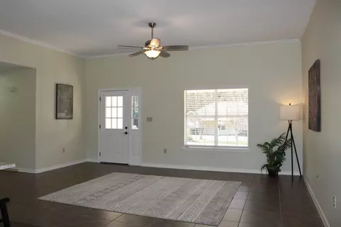 Living - 12 Southdown Rd, Sumrall, MS 39482 photo 2 of 4