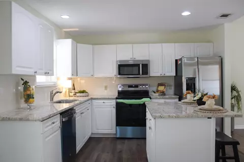 Kitchen - 12 Southdown Rd, Sumrall, MS 39482 photo 3 of 4