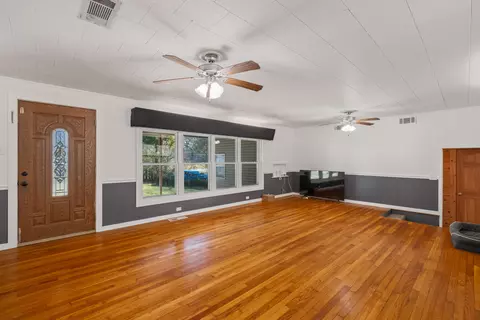 Living - 313 Vine St, Wiggins, MS 39577 photo 3 of 3