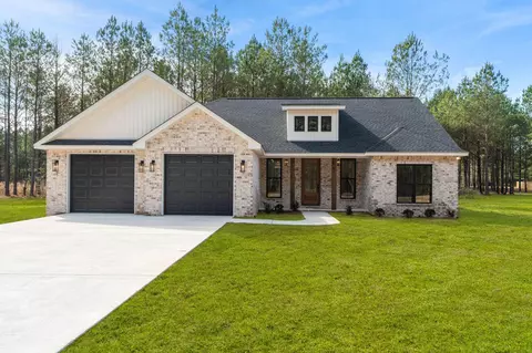 585 J C Burt Rd, Hattiesburg, MS 39401