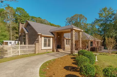 18 Woodchuck Dr, Hattiesburg, MS 39402