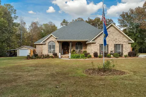 58 Pinedale Dr, Collins, MS 39428