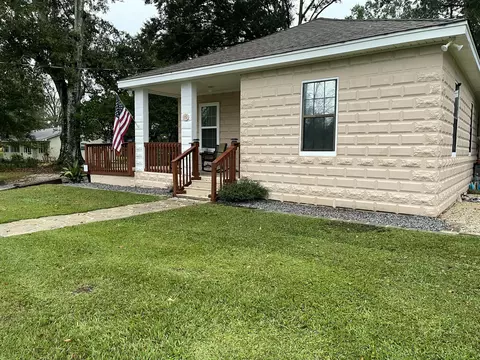 Exterior - 69 E 8th Ave, Bay Springs, MS 39422 photo 3 of 8