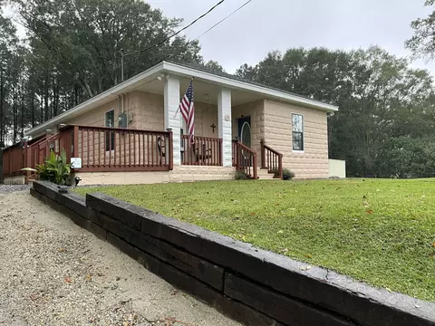 69 E 8th Ave, Bay Springs, MS 39422