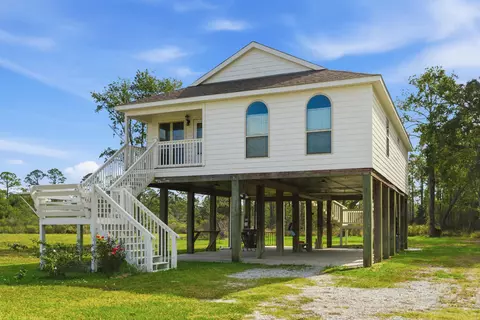 228 E North St, Pass Christian, MS 39571