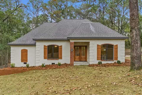200 Honeysuckle Dr, Hattiesburg, MS 39402