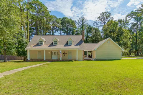 101 Pinewood Dr, Hattiesburg, MS 39402