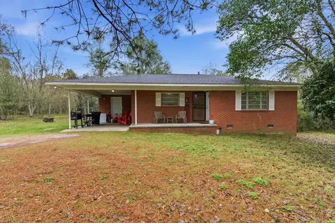 85 Country Cir, Ellisville, MS 39437
