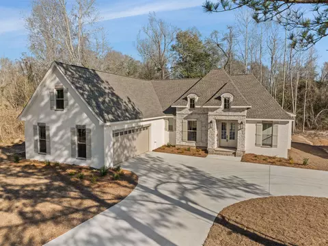 52 Buckskin Dr, Hattiesburg, MS 39402