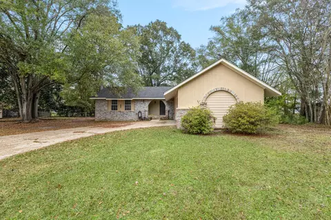 2101 Sunset Dr, Hattiesburg, MS 39402