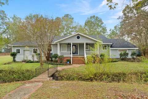 1902 Camp St, Hattiesburg, MS 39401
