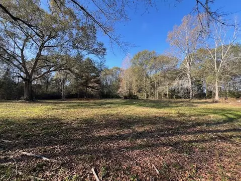 211 Clay St, Ellisville, MS 39437