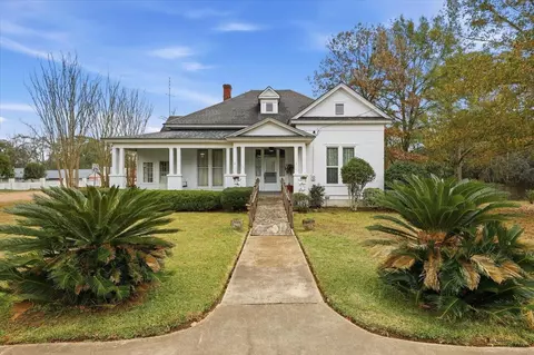 Exterior - 501 SW 2nd Ave, Magee, MS 39111 photo 2 of 13