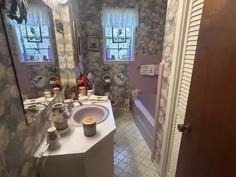 Bath - 35 Theos Dr, Laurel, MS 39443 photo 2 of 5