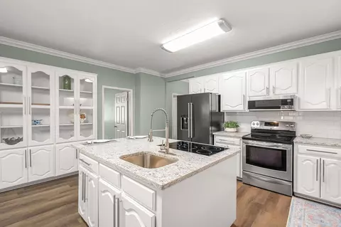 Kitchen - 21 Sunset Hills Rd, Laurel, MS 39443 photo 3 of 5