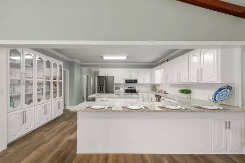 Kitchen - 21 Sunset Hills Rd, Laurel, MS 39443 photo 2 of 5
