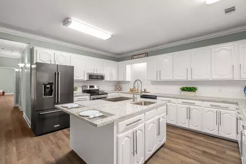 Kitchen - 21 Sunset Hills Rd, Laurel, MS 39443 photo 1 of 5