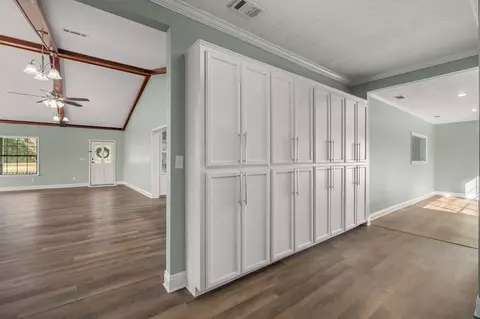 Entry Way - 21 Sunset Hills Rd, Laurel, MS 39443 photo 6 of 7