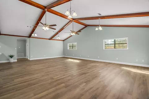 Living - 21 Sunset Hills Rd, Laurel, MS 39443 photo 2 of 3